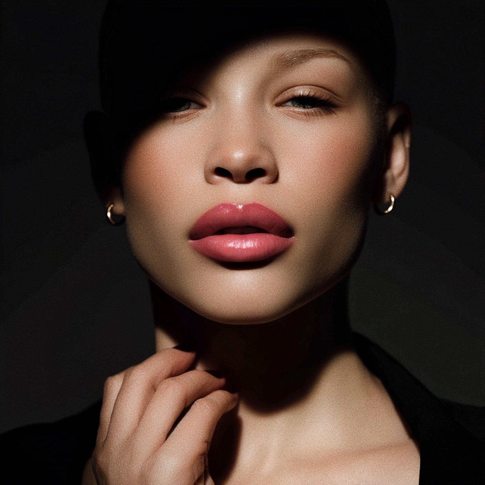 bouche femme métisse lip gloss rose 10 fanm vertuous beauty