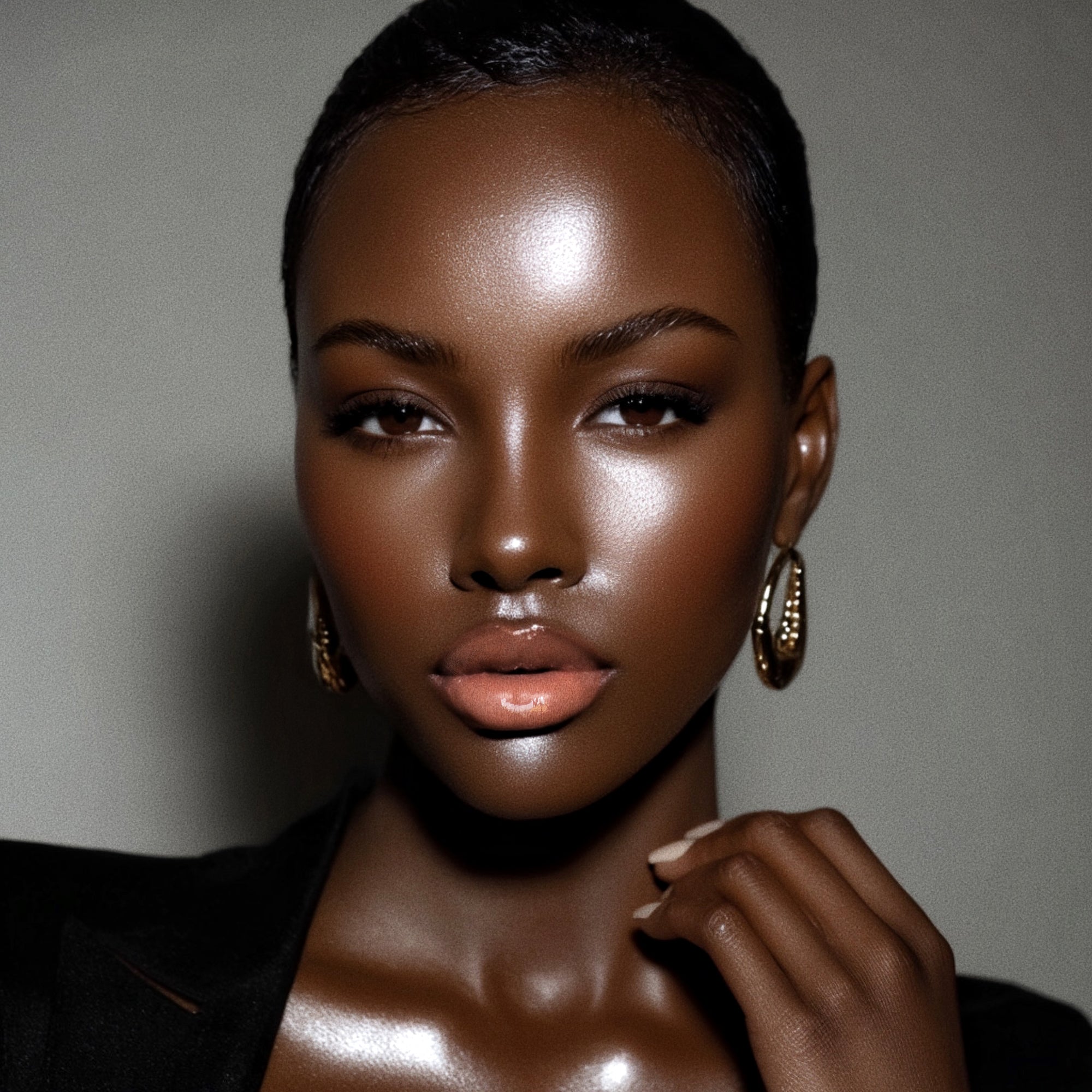 bouche femme noire lip gloss pêche 30 mennzwi vertuous beauty