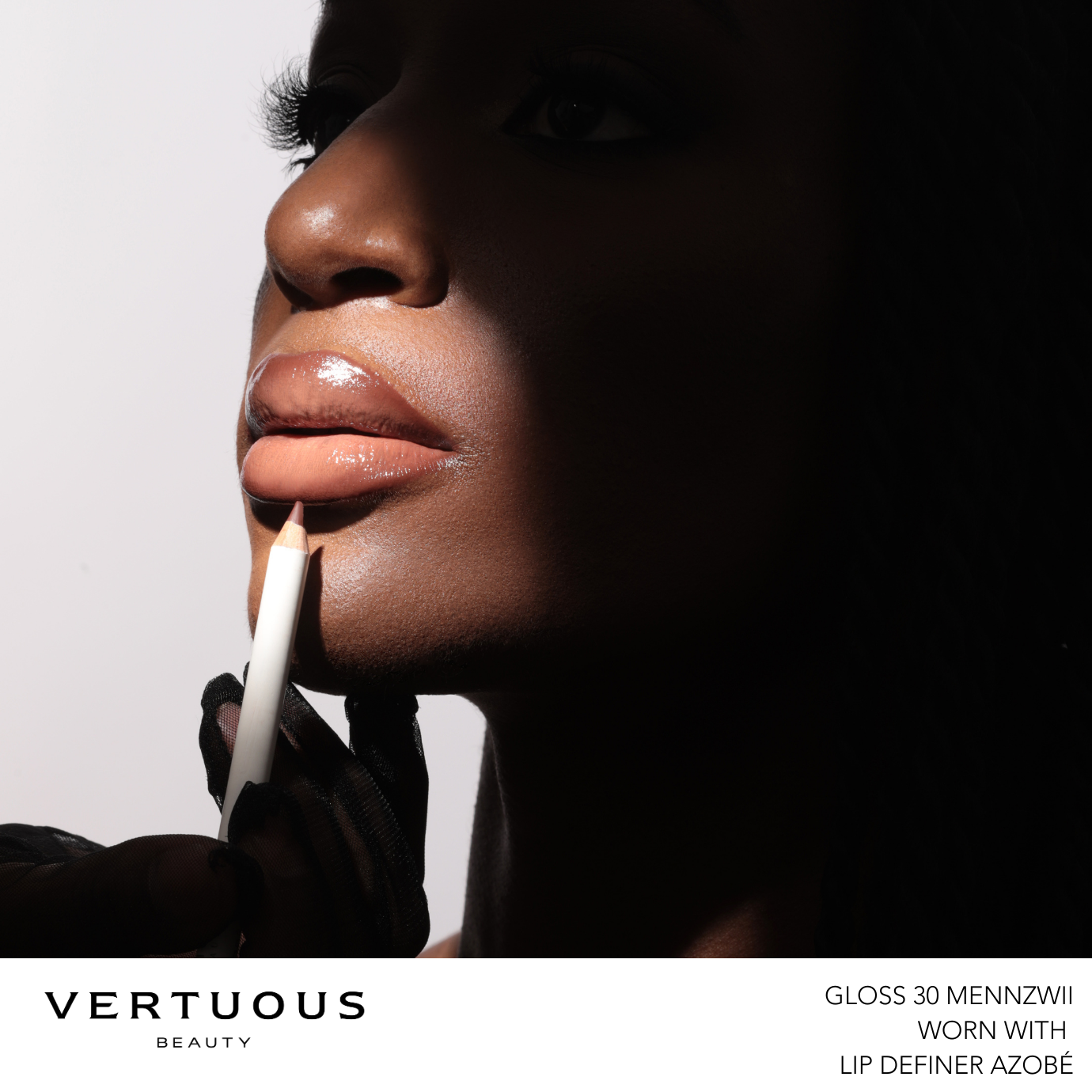 bouche femme noire lip gloss pêche 30 mennzwi crayon à lèvres marron azobé vertuous beauty